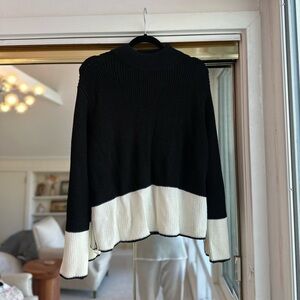 Varley navy and Cream Women's Turtleneck Sweater Panama Knit Size Small